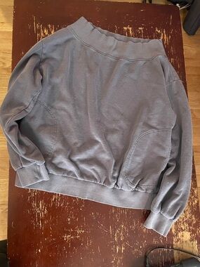 Easel Gray Relaxed Off-Shoulder Pullover Sweatshirt